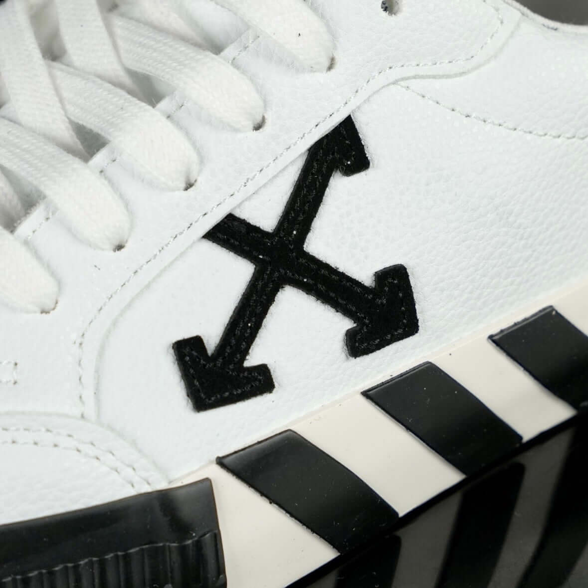 OFF-WHITE LOW VULCANIZED BLACK AND WHITE